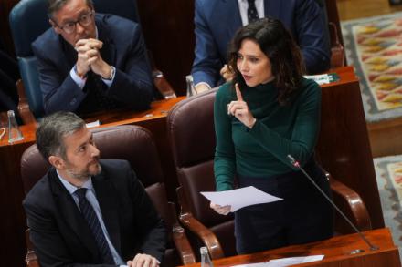 Ayuso a la izquierda: 'Les animo a irse solas y borrachas por Teherán y llévense a sus amigos gays'