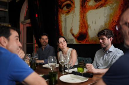 Crisis en el PP de Madrid: Ayuso se enfrenta a una ola de dimisiones tras la destitución de Viciana