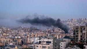 Israel intensifica bombardeos en el sur de Beirut y ordena evacuaciones masivas