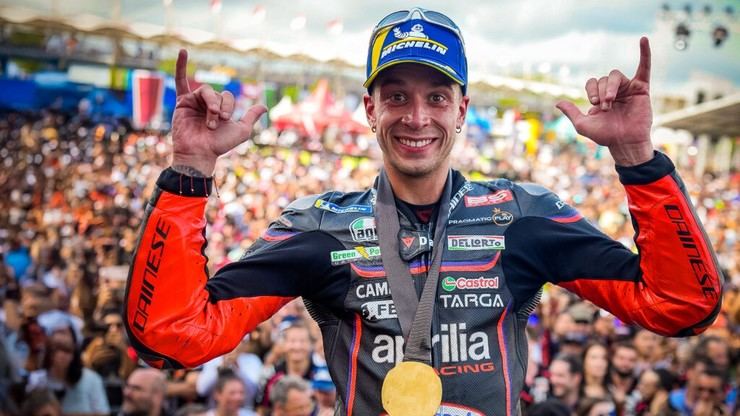 Bezzecchi se lleva la victoria en un emocionante final ante Aldeguer