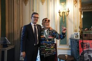 Bolaños asiste a la entrega de la insignia de Comendador de la Orden de las Artes y las Letras de Francia a Fernando Arrabal