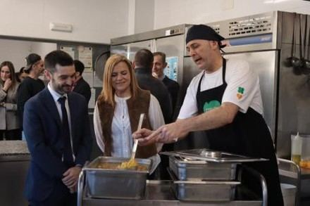 Bustinduy anuncia medidas para proteger a los niños de la publicidad de alimentos poco saludables