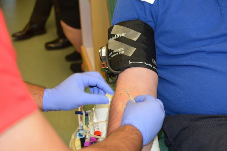 465 donaciones para investigar si personas ingresadas por Covid-19 mejoran con plasma hiperinmune