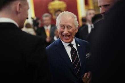 Carlos III afirma que 'la ley debe prevalecer' tras la detención de su hermano Andrés por el caso Epstein