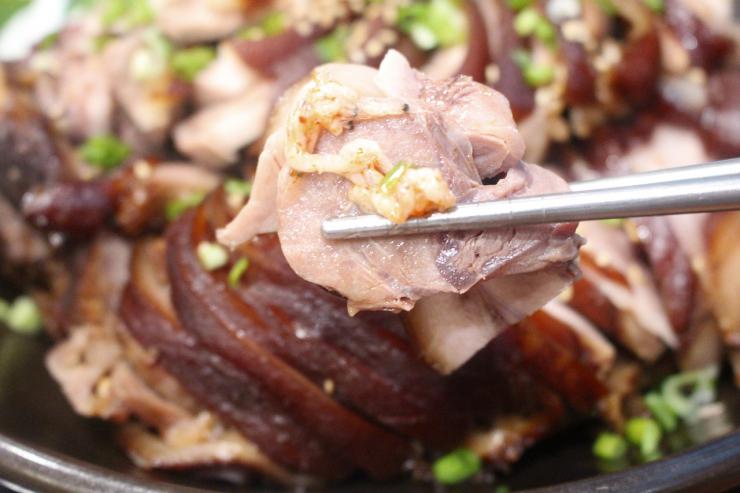 China restringe exportaciones de carne de cerdo a Barcelona, pero permite el comercio en España