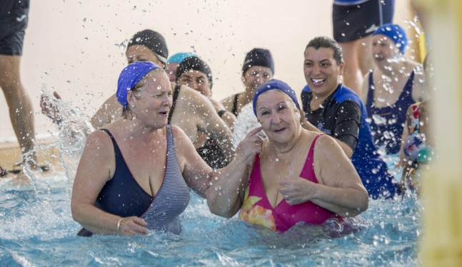 300 mayores culminan la Campaña Municipal de Natación terapéutica dirigida a este colectivo en Huelva