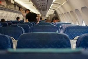 Nueva aerolínea low cost enfrenta sanciones por prácticas abusivas