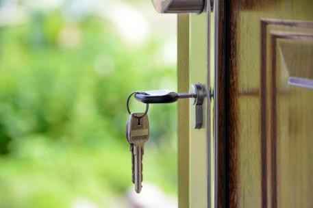 Consumo elimina 65,000 anuncios ilegales en Airbnb y detecta otros 55,000 sin registro
