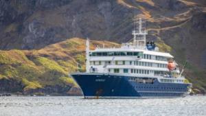 Crucero con hantavirus planea llegar a Canarias con 14 españoles a bordo