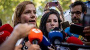 Manifestantes anti-migrantes se concentran en Madrid pese a la prohibición del Gobierno e incluso increpan a Isabel Díaz "Cayucos"