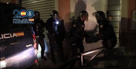 Desmantelan una red criminal que extorsionaba a más de 500 personas y traficaba con mujeres