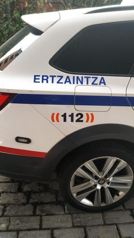 Detienen a un joven por apuñalar a otro en Sondika