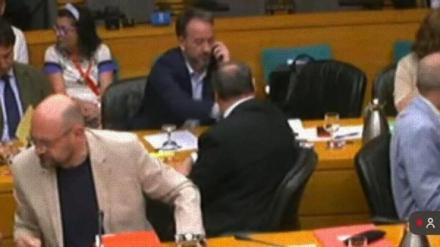 Diputados de Vox llaman 'bruja' a una compañera socialista y hablan de información privilegiada de un fiscal