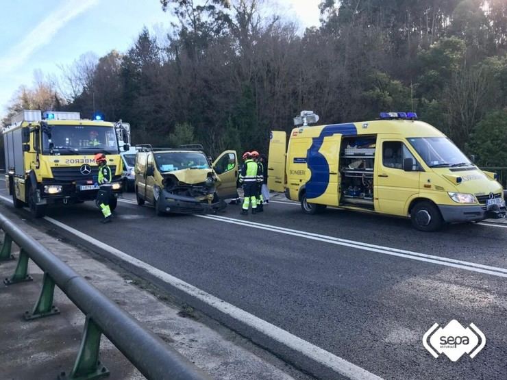 Accidente en la N-632 deja dos heridos en Avilés