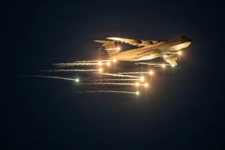 EEUU confirma la muerte de los seis tripulantes en el siniestro de un avión cisterna en Irak