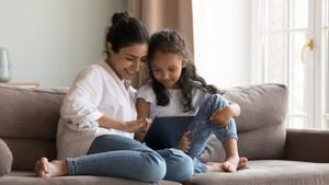 Casi todas las familias españolas controlan las compras online de sus hijos adolescentes