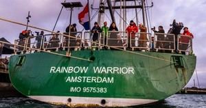 Greenpeace recuerda el ataque al Rainbow Warrior y la lucha por el activismo en peligro