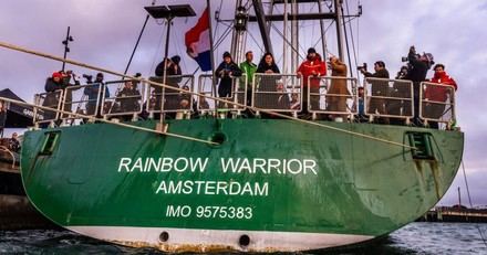 Greenpeace recuerda el ataque al Rainbow Warrior y la lucha por el activismo en peligro