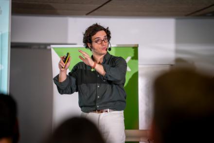 El Congreso reprende a Figaredo por faltar a votaciones usando la baja de paternidad y asistir a un mitin de Vox