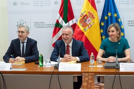 España formaliza los traspasos de competencias al País Vasco tras el acuerdo bilateral