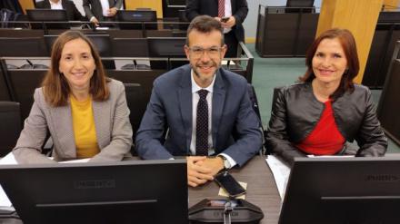 Socialistas piden más inclusión de escritoras en los libros de texto escolares