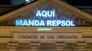 El ministro Albares en la mira: Greenpeace lanza un llamado urgente para priorizar el medio ambiente sobre la industria fósil