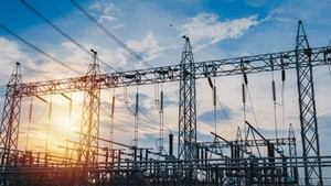 MITECO acelera medidas urgentes para fortalecer el sistema eléctrico