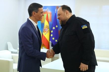 Sánchez se reúne con el presidente de la Rada de Ucrania para reafirmar el apoyo español