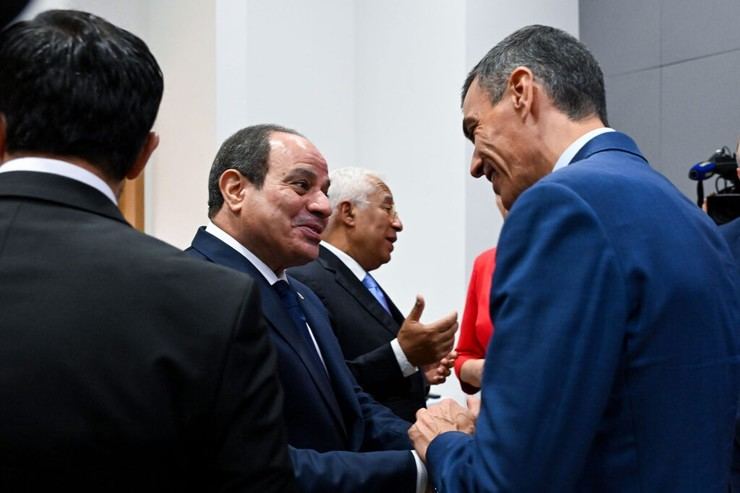Sánchez se reúne con Al-Sisi en una cena informal de líderes en Bruselas