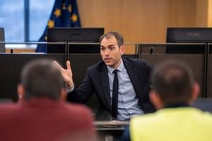 El PSOE se abstiene y frena la propuesta de IU para aumentar la vivienda pública