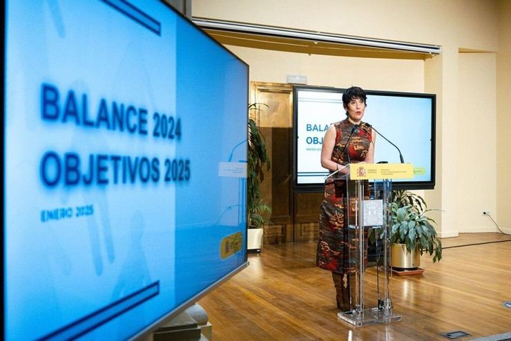 Elma Saiz presenta un plan para facilitar el regreso de españoles en el extranjero