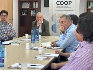 Enrique Santiago promete reformas legales para proteger a las cooperativas de abusos