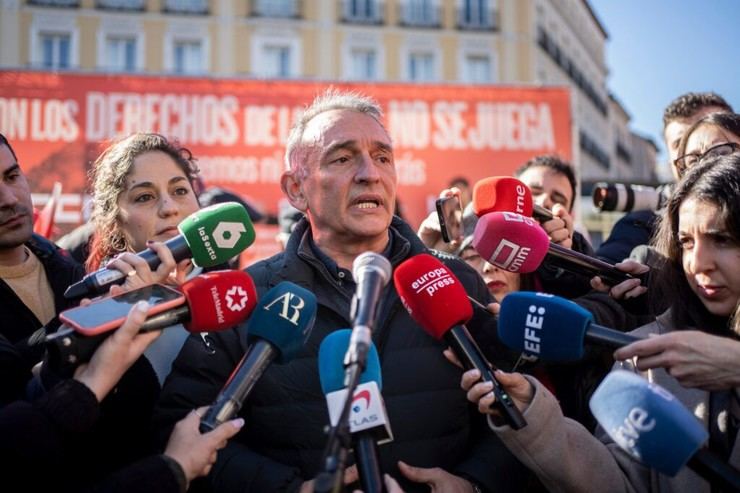 Enrique Santiago advierte sobre el riesgo de que PP y Vox perjudiquen a la mayoría social