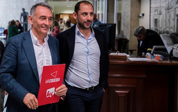 Enrique Santiago aboga por reducir el precio de la vivienda y la jornada laboral, pidiendo al PSOE que colabore