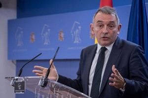 Enrique Santiago critica al PSOE por querer eliminar la acusación popular en justicia