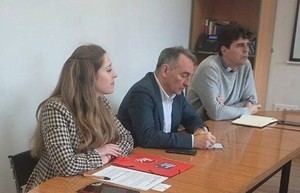 Enrique Santiago critica al PP por rechazar la quita de deuda y lo califica de irresponsable
