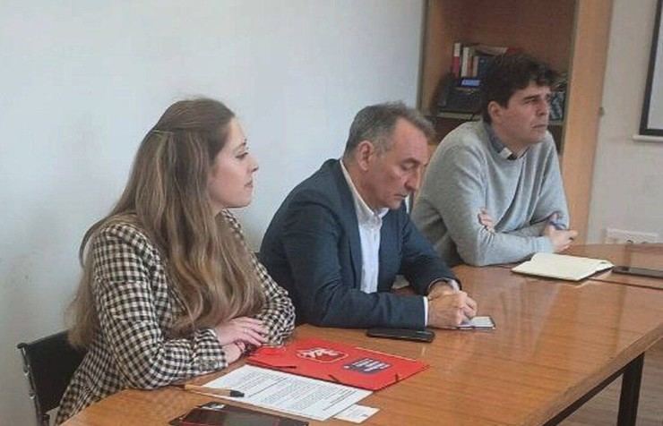 Enrique Santiago critica al PP por rechazar la quita de deuda y lo califica de irresponsable