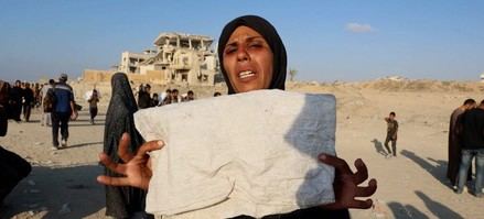 Desesperación en Gaza: Mujeres arriesgan sus vidas para alimentar a sus hijos en medio del caos