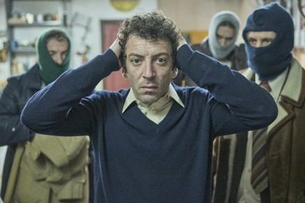 Movistar Plus+ lanza la serie 'Por cien millones' el 26 de marzo