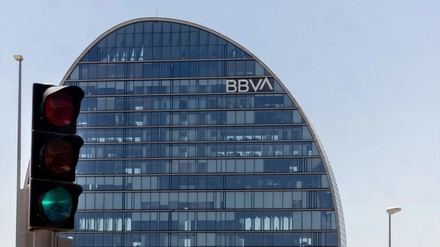 BBVA impugna ante el Supremo el veto del Gobierno a su fusión con Sabadell
