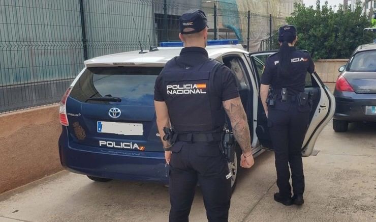 Hallado muerto: Olvidó a su bebé en el interior de un coche en Linares