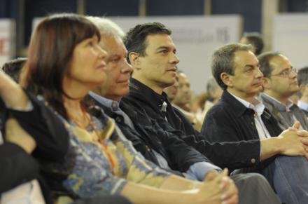 Felipe González defiende la presunción de inocencia de Zapatero ante su imputación