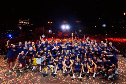 La Selección Española celebra su victoria en el Mundial con un recorrido por Madrid
