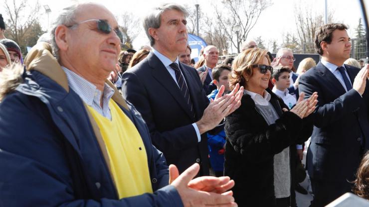 Garrido homenajea a Ignacio Echeverría en la inauguración de sus pistas de patinaje en Las Rozas
