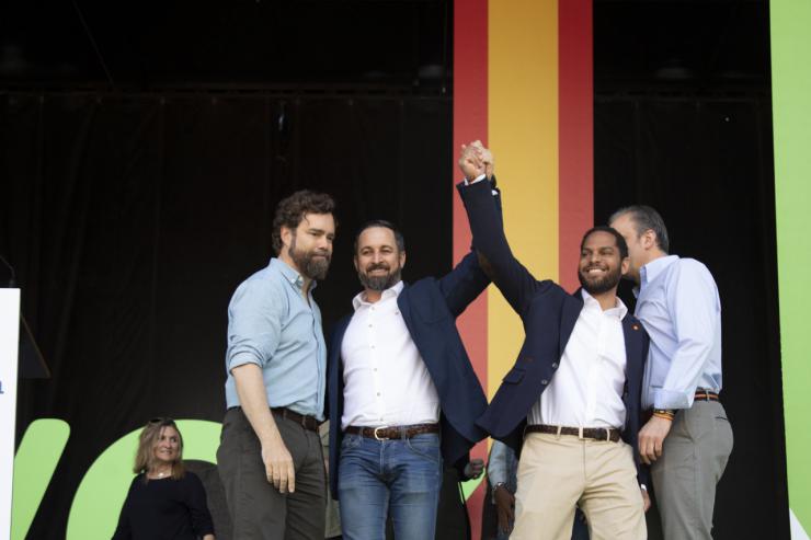 Garriga califica a los ex dirigentes críticos de VOX de 'frustrados' negando purgas internas