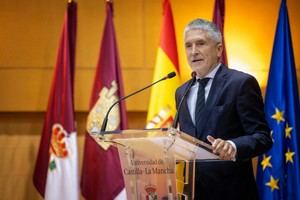Grande-Marlaska destaca la importancia de los nuevos técnicos en el sistema penitenciario español