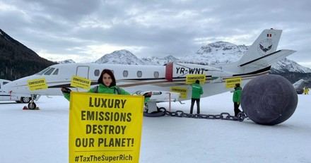 Hipocresía VIP: Greenpeace denuncia que el Foro de Davos es un foco de contaminación por jets privados