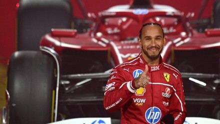 Hamilton recibe elogios de ex piloto de pruebas de Ferrari, pero enfrenta alta presión en el equipo
