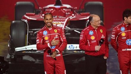 Hamilton se siente revitalizado al unirse a Ferrari en el evento F1 75 Live