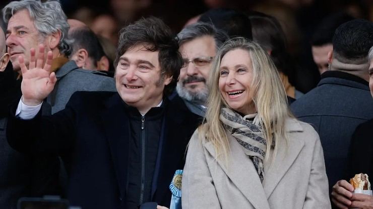 Karina Milei huye de un acto electoral tras disturbios en Argentina